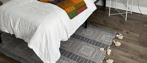 3 habitaciones, escritorio, tabla de planchar con plancha y wifi