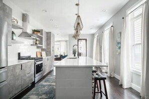 Fridge, microwave, oven, stovetop - Luxurious 3,000 Square Foot House Downtown (Indianapolis)