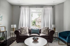 Fernseher, Kamin, Stereoanlage, Arbeitsbereiche