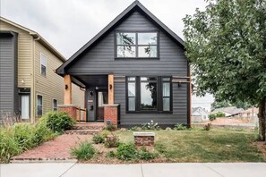 Exterior - Luxurious 3,000 Square Foot House Downtown (Indianapolis)