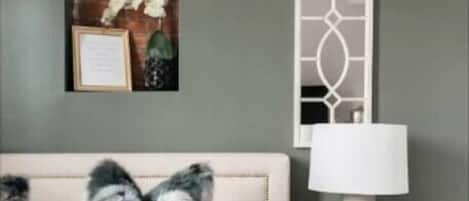3 habitaciones, escritorio, tabla de planchar con plancha y wifi
