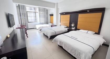 Mingzhu Hotel (Gasa Airport High Speed Railway Station)