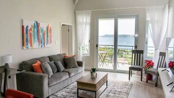 Smart TV, estéreo, monitor de computadora y impresora