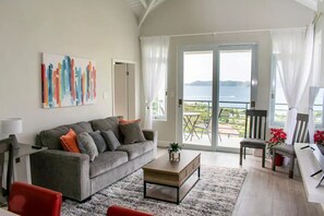 Smart TV, estéreo, monitor de computadora y impresora 