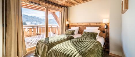 5 عدّة غرف نوم ومكواة/لوح كي وملاءات أسرّة