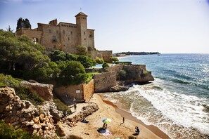 Plage à proximité, chaises longues