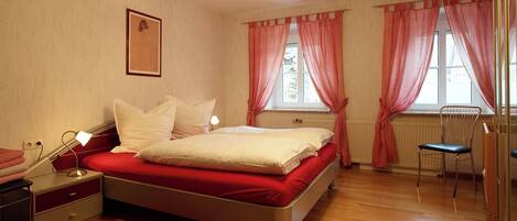 4 chambres, coffres-forts dans les chambres, fer et planche Ă  repasser