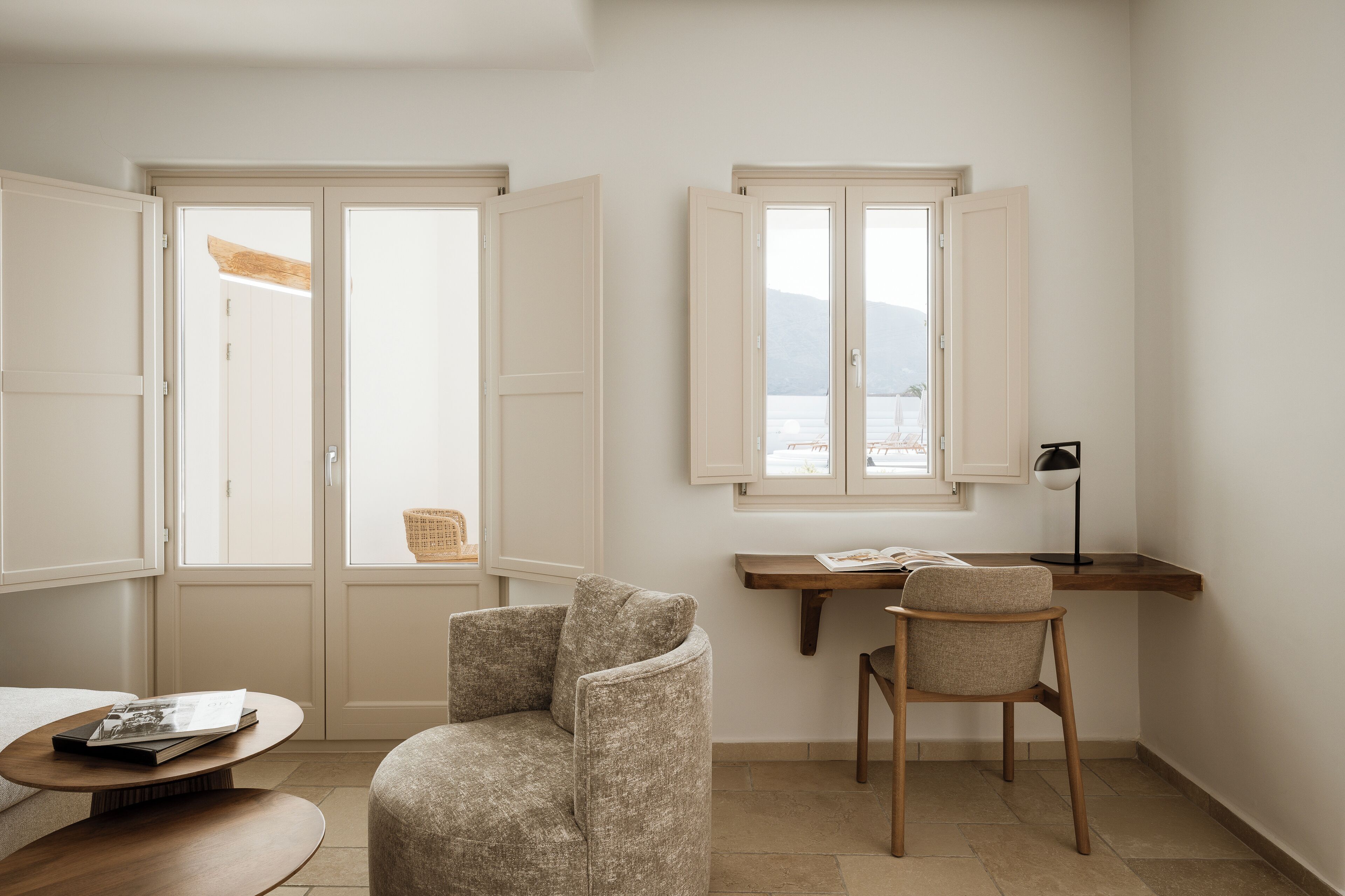 signature room, pool view | 2 bedrooms, minibar, in-room safe, desk