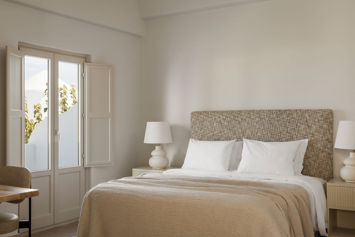 Executive Room, Garden View | 2 bedrooms, minibar, in-room safe, desk