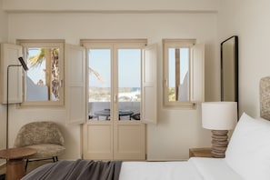 Deluxe-Doppel- oder -Zweibettzimmer, Gartenblick | Minibar, Zimmersafe, Schreibtisch, schallisolierte Zimmer