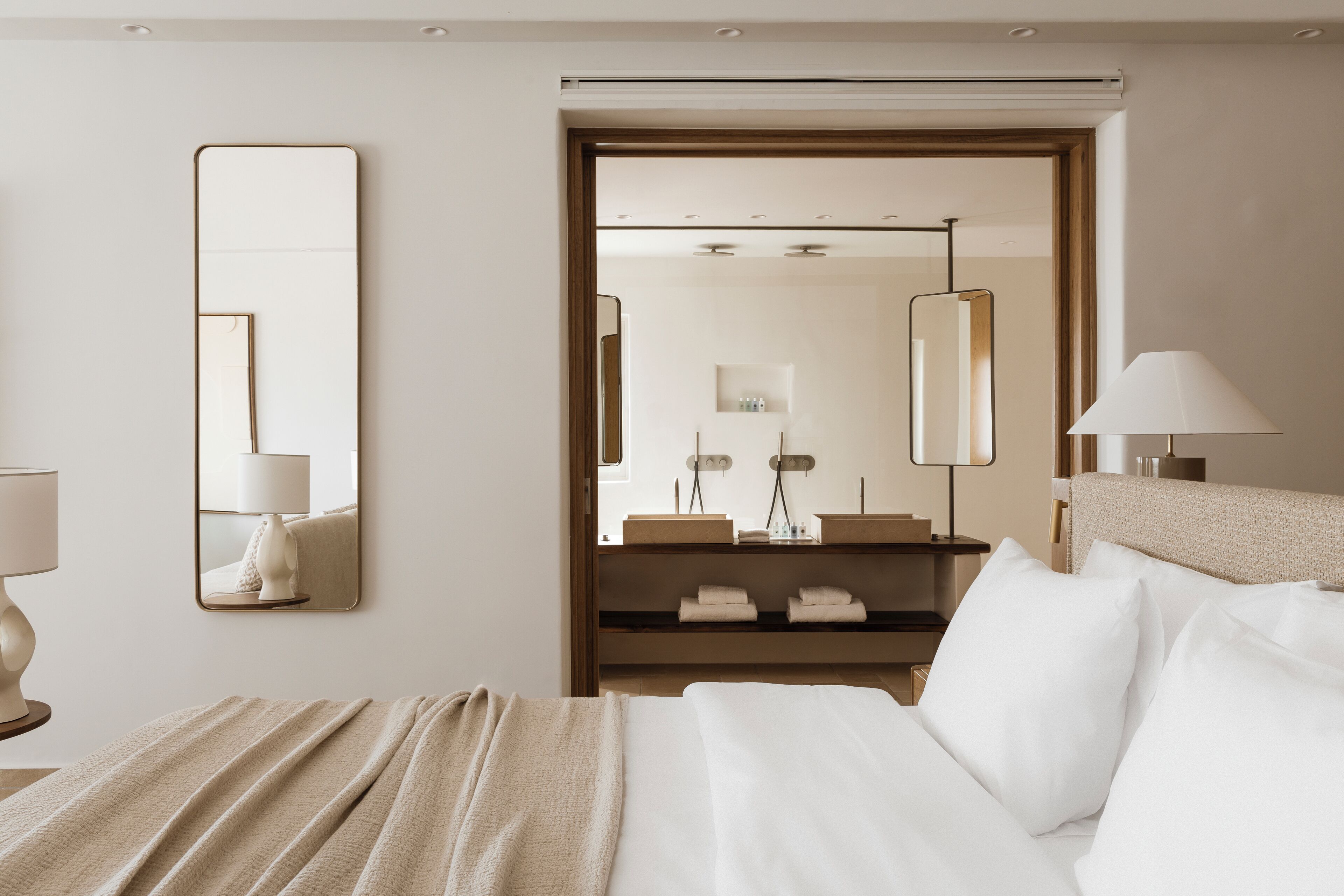 grand room, sea view, sea facing | 2 bedrooms, minibar, in-room safe, desk