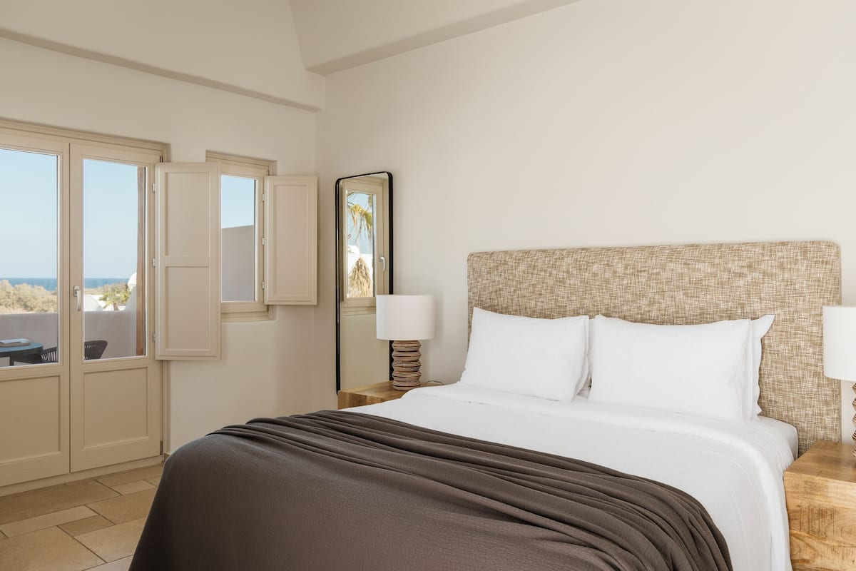 Deluxe Double or Twin Room, Garden View | 2 bedrooms, minibar, in-room safe, desk