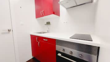 Frigorífico, microondas, horno y tostadora