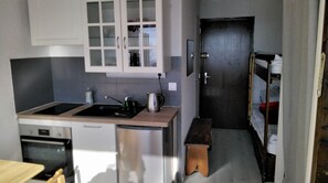 Oven, stovetop, coffee/tea maker, electric kettle