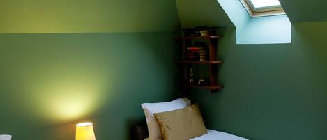 6 bedrooms, WiFi, bed sheets