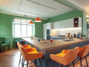 Dishwasher, high chair, freezer - Lifton Hall - Sycamore (Lifton)