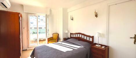 1 makuuhuone, silitysrauta/-lauta, internet, vuodevaatteet