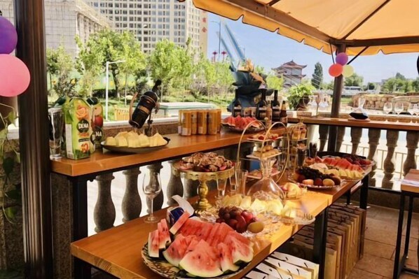 Outdoor dining - Vienna International Hotel (Khorgos Port) (Khorgas)