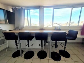 تناول الطعام