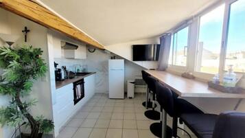 Fridge, microwave, oven, stovetop