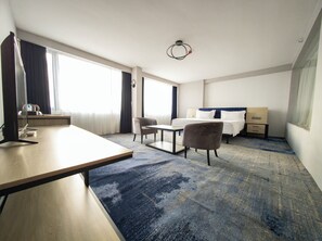 Desk, laptop workspace, free WiFi - Andijan international hotel (Andijan)