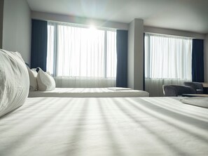 Deluxe kamer, 1 twee- of 2 eenpersoonsbedden | Een bureau, een laptopwerkplek, gratis wifi