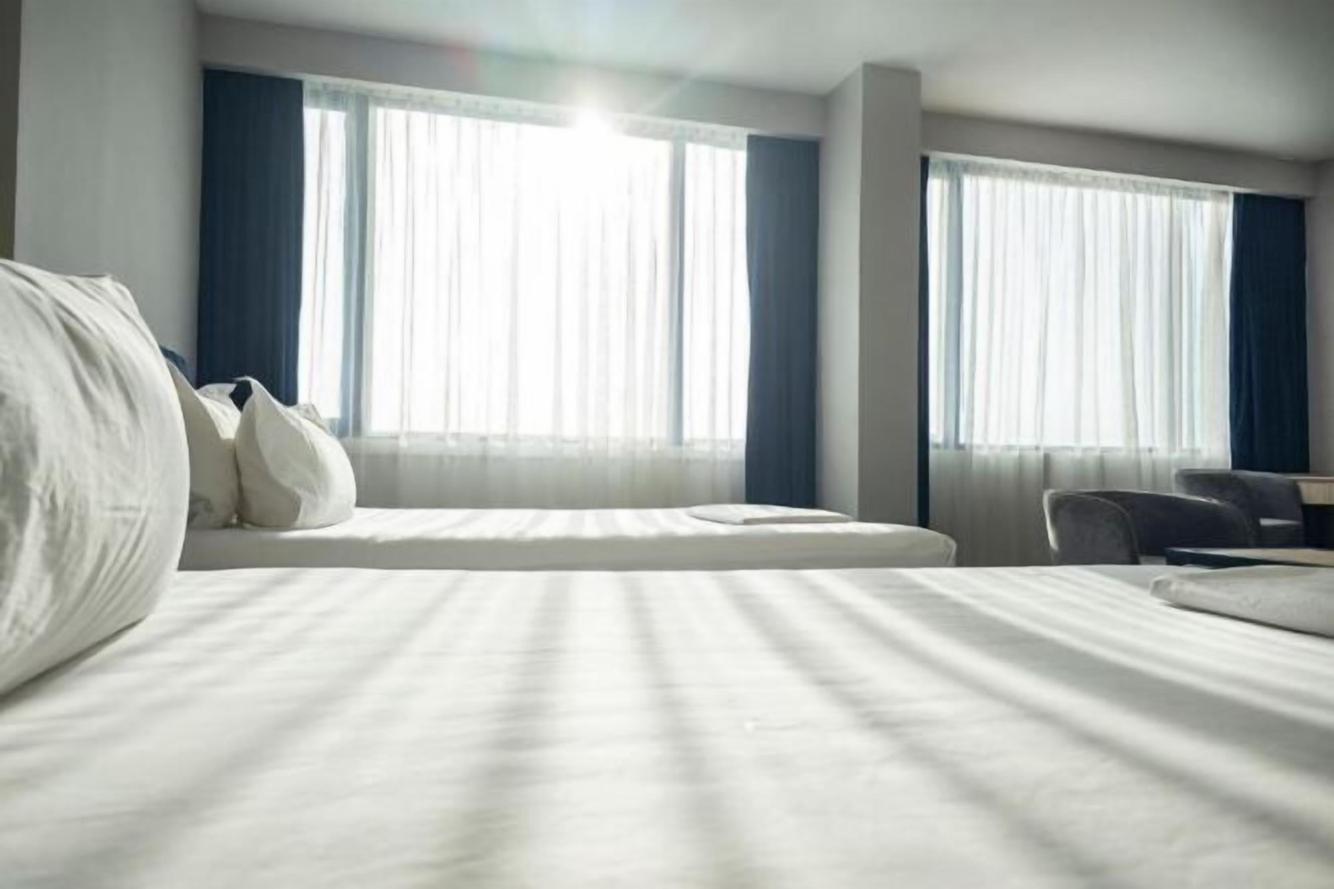 Bureau, espace de travail pour ordinateur portable, Wi-Fi gratuit