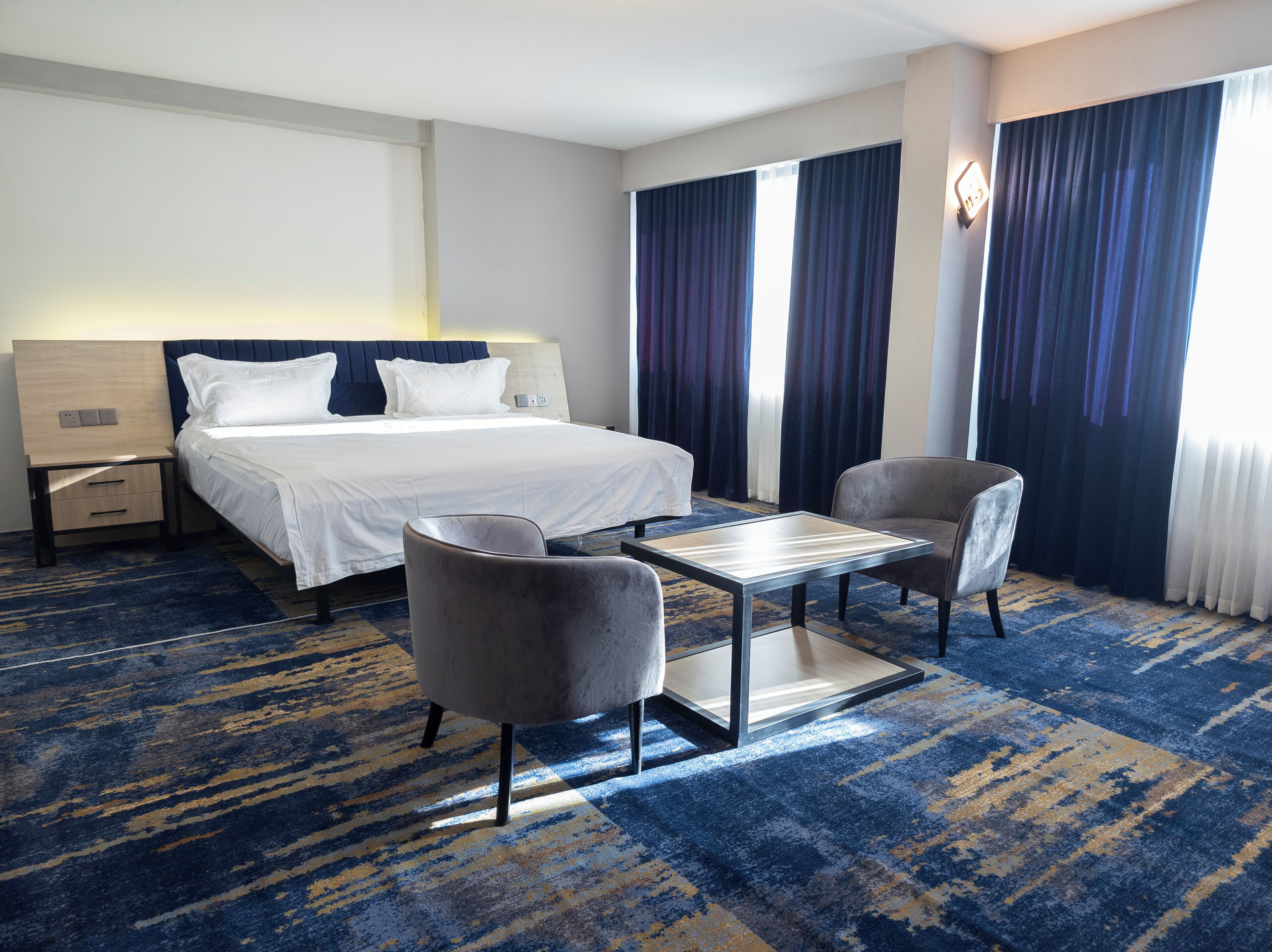 Lyxrum | Skrivbord, arbetsyta för laptop och gratis wi-fi