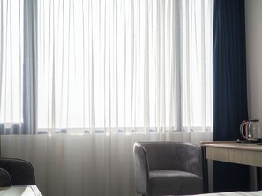 City eenpersoonskamer | Een bureau, een laptopwerkplek, gratis wifi