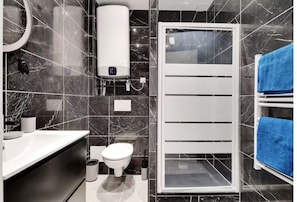 Dusche, Handtücher, Seife, Shampoo
