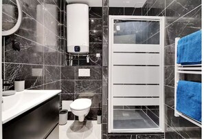 Dusche, Handtücher, Seife, Shampoo