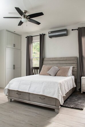 1 bedroom, desk, iron/ironing board, free WiFi