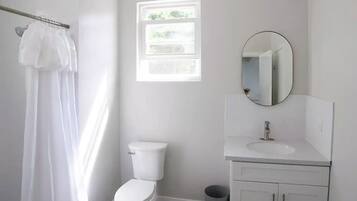 Bruser, hårtørrer, håndklæder, Sæbe