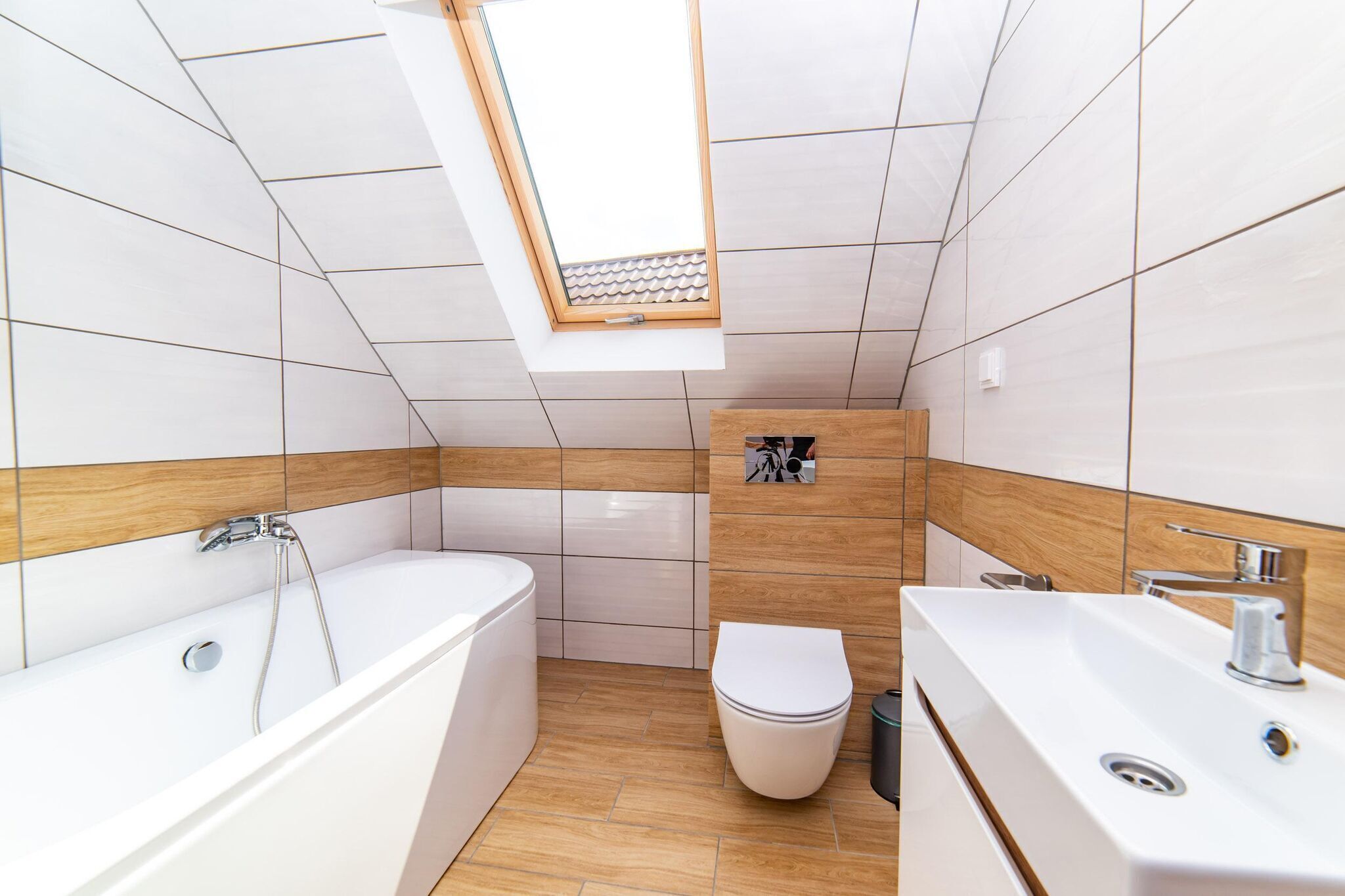 Bathtub, bidet, towels