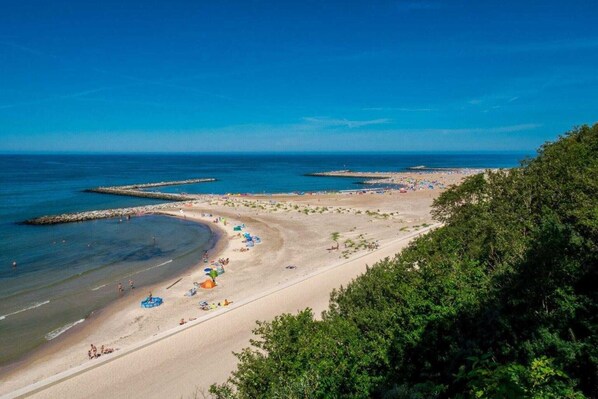 Una spiaggia nelle vicinanze