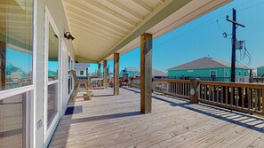 Terrace/patio - Waves of Grace: 3  BR, 2  BA House in Port Bolivar, Sleeps 12 (Port Bolivar)