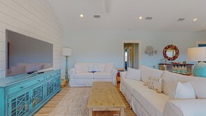 Smart TV, offices - Waves of Grace: 3  BR, 2  BA House in Port Bolivar, Sleeps 12 (Port Bolivar)