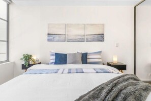 1 slaapkamer, een strijkplank/strijkijzer, wifi, beddengoed