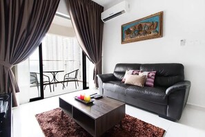 TV, offices - High-Floor 2BR Suite, Water Views, Free Parking (Johor Bahru)