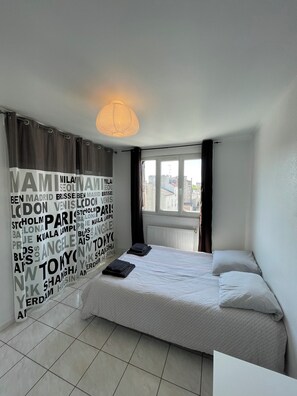 2 عدّة غرف نوم ومكتب وواي فاي مجانًا وملاءات أسرّة