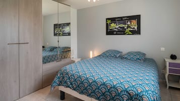 3 chambres, fer et planche Ă repasser, draps fournis