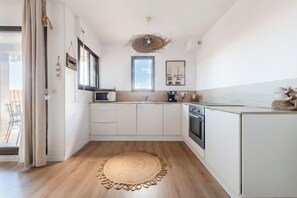 Réfrigérateur, micro-ondes, four, lave-vaisselle