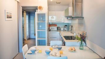 Réfrigérateur, micro-ondes, four, lave-vaisselle