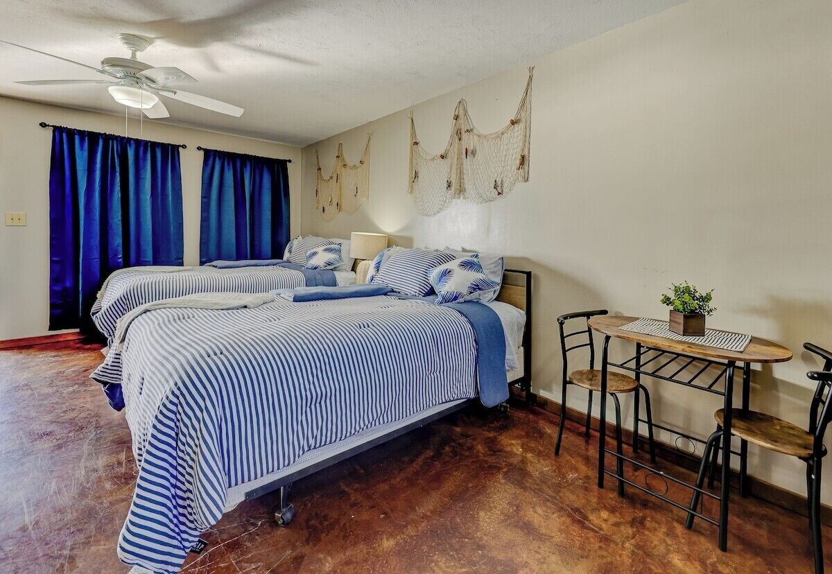 WiFi, bed sheets