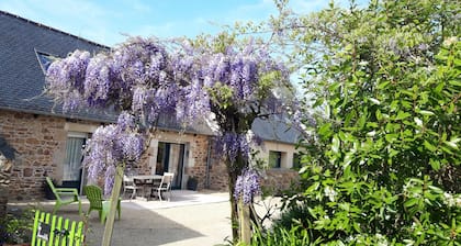 Country house a few minutes from the sea and the pink granite coast