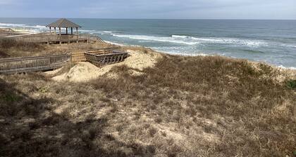 Beachfront Condo! Seawalk Retreat - Oceanfront views and immediate beach access