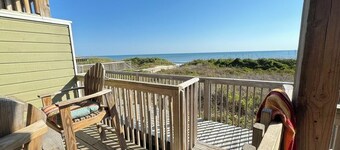 Beachfront Condo! Seawalk Retreat - Oceanfront views and immediate beach access