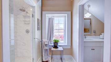 Condo | Bathroom