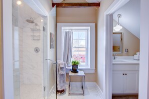 Condo | Bathroom