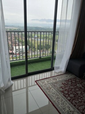 Interior - Lovely 3-bedrooms fully furnished condo with pool (Ipoh)